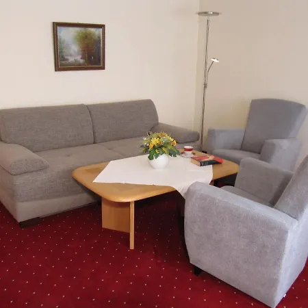 Marie-luise, Garni 3*